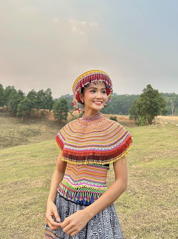HHen Nie dien trang phuc dan toc HMong 01