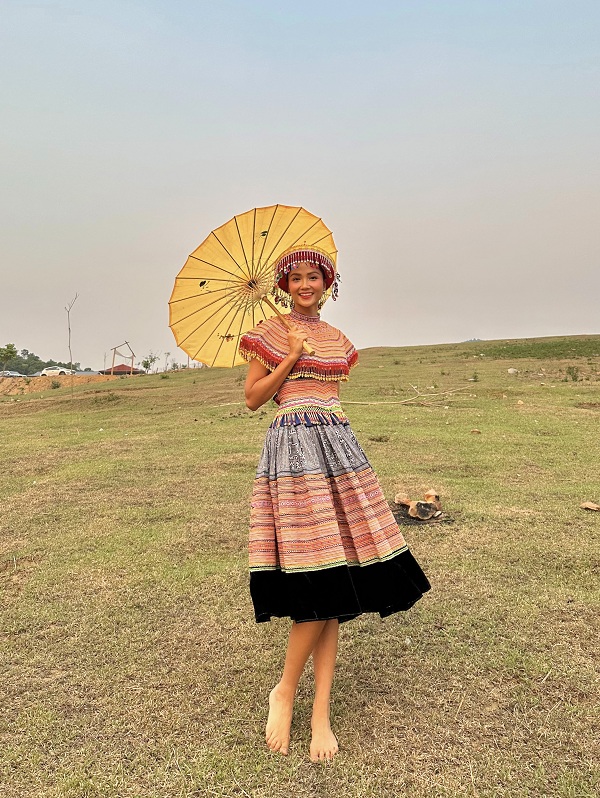 HHen Nie dien trang phuc dan toc HMong 02