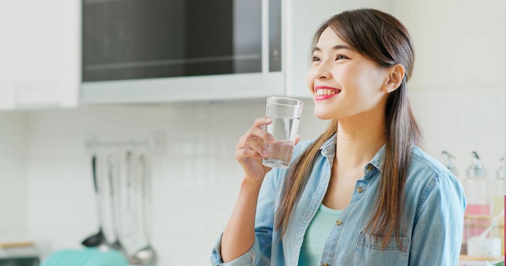 uong nuoc nhieu co tac dung gi 1