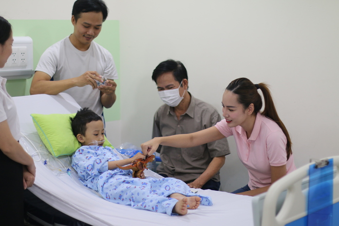 HOANG PHUONG THAM BE GIA HAO 3