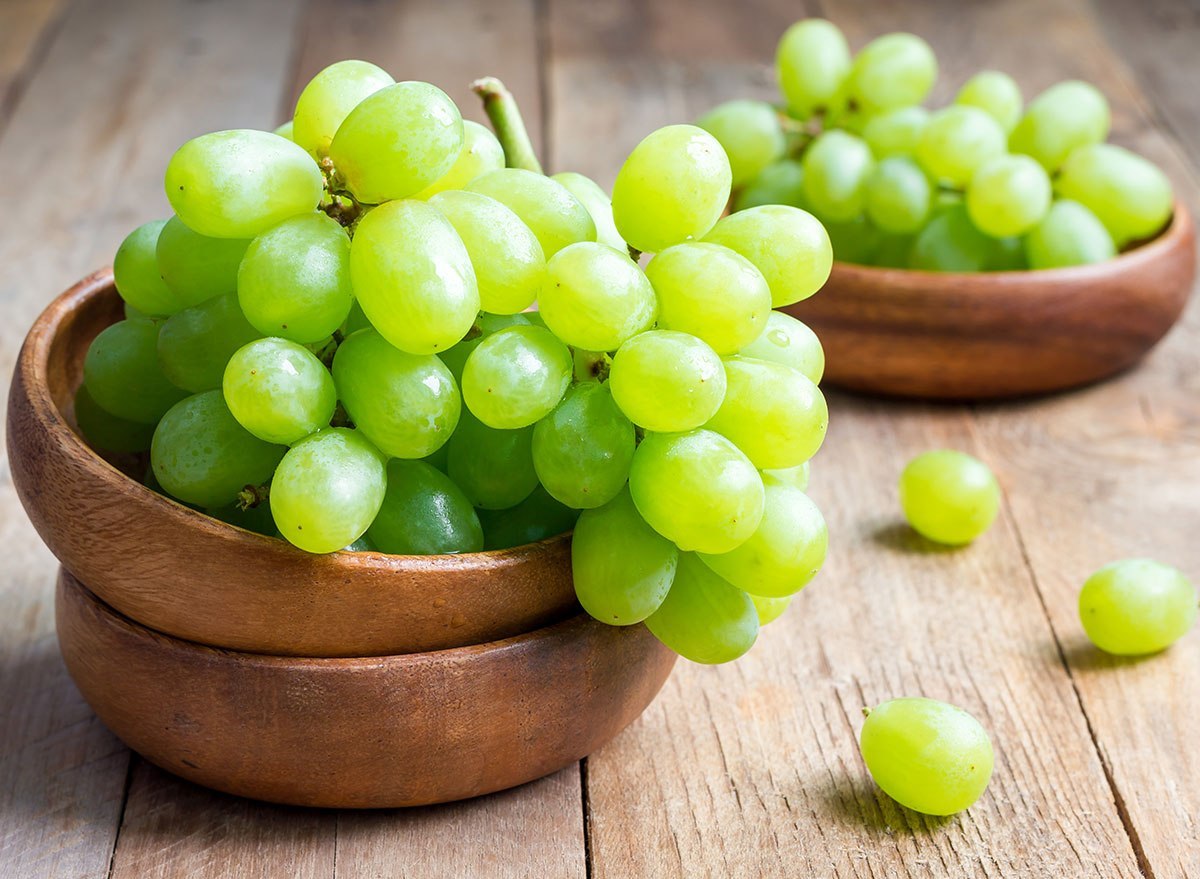 green grapes bunch 209