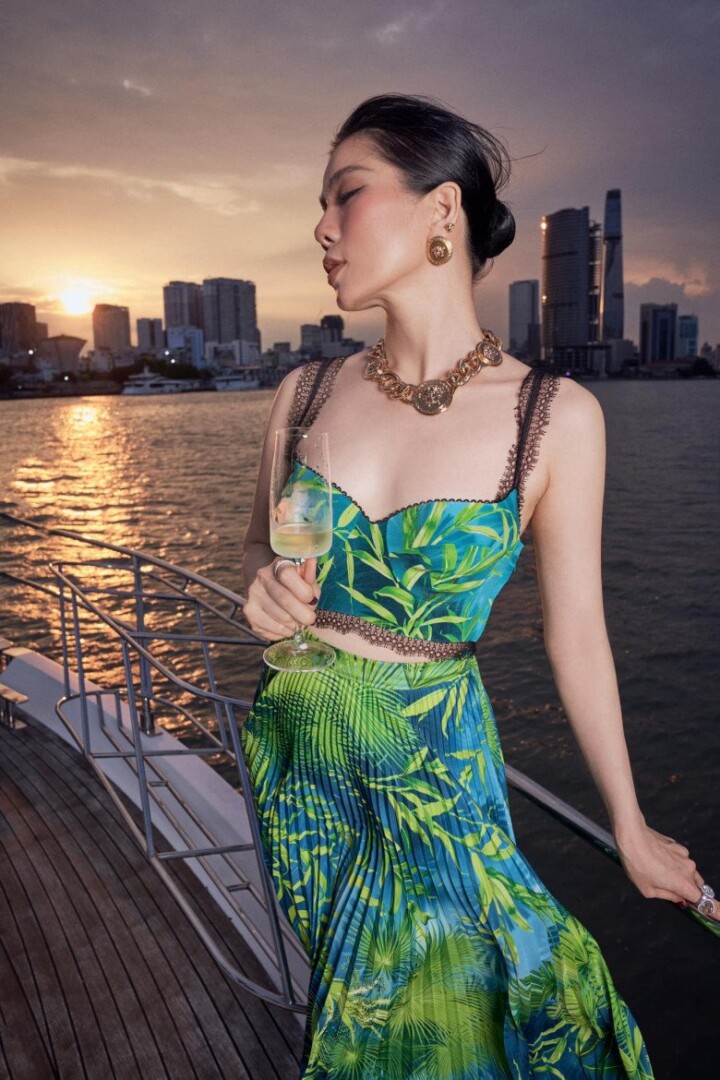 mac dep dung mac cam le quyen len san khau sang chanh nhu ba hoang ngoai doi bi noi pha hang hieu 340070489 611461920863940 3084895131654321239 n 1708702053 654 width780height1170