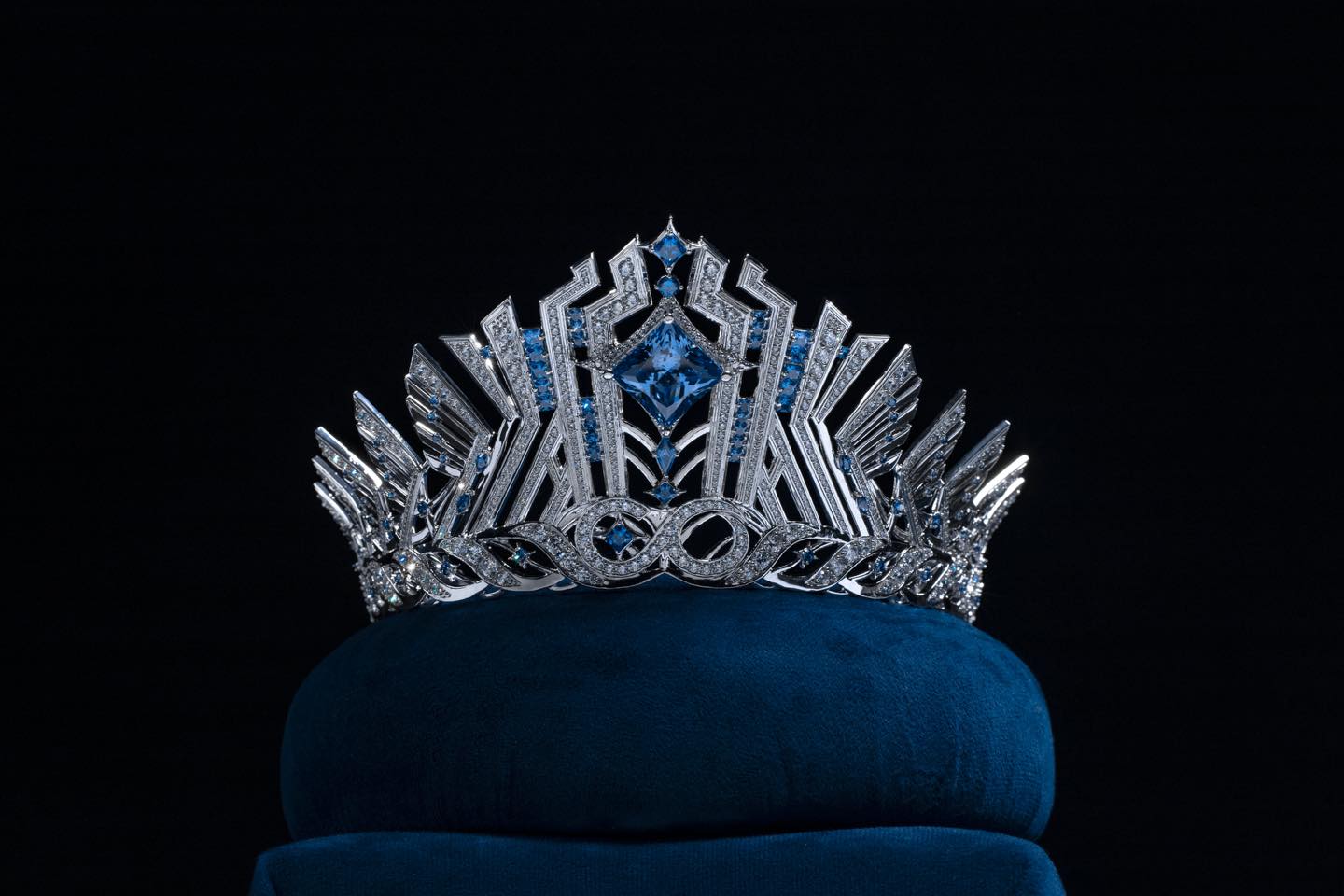Chính thức công bố vương miện dành cho Tân Hoa hậu Miss Cosmo 2024 “IMPACTFUL CROWN” 6 461940692 571059251923496 137163902819327253 n