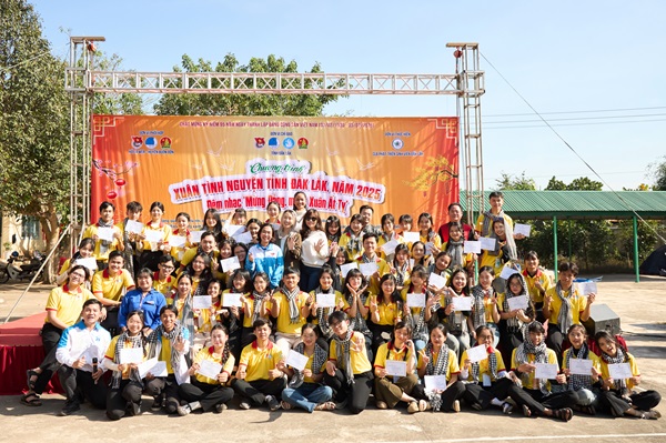 HHen Nie tang qua cho ba con114