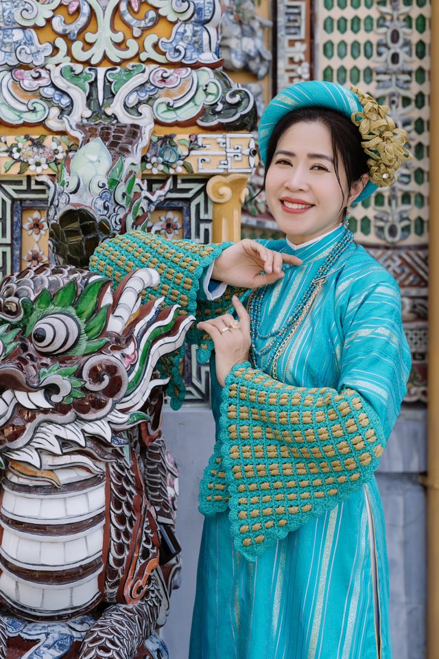 PHO GIAM DOC NHA VAN HOA THANH NIEN THAC SI CA SI MC QUYNH HOA