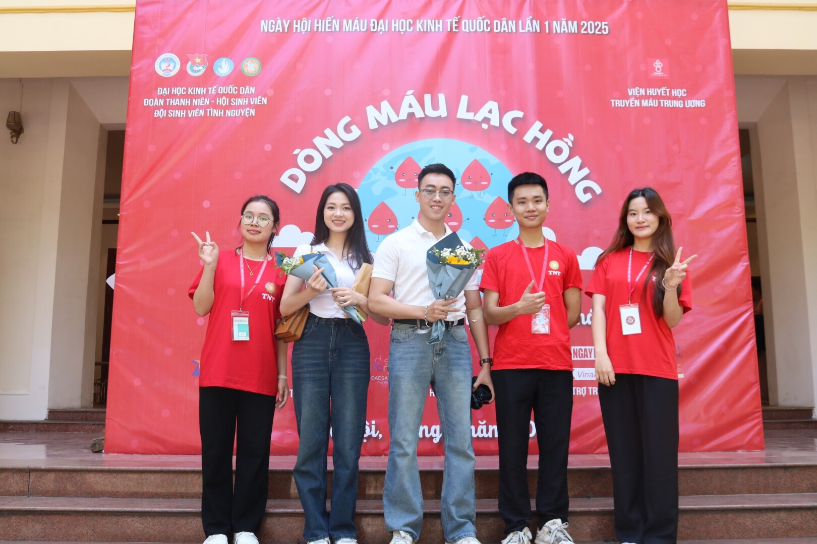 "Dòng Máu Lạc Hồng" Đại học Kinh tế Quốc dân 2025: Trao Giọt Máu, Gửi Trọn Tấm Lòng 7 6