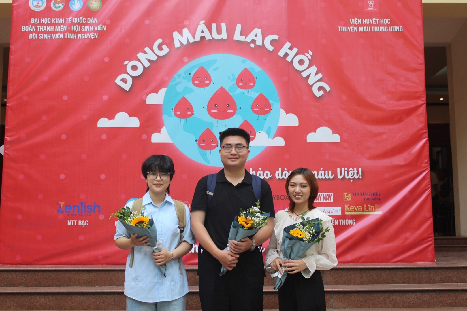 "Dòng Máu Lạc Hồng" Đại học Kinh tế Quốc dân 2025: Trao Giọt Máu, Gửi Trọn Tấm Lòng 5 7