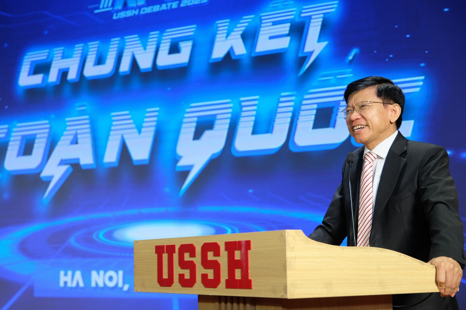 Sinh viên KHXH&NV "bắt nhịp" kỷ nguyên số tại Hùng biện AT 4.0 1 Anh 2