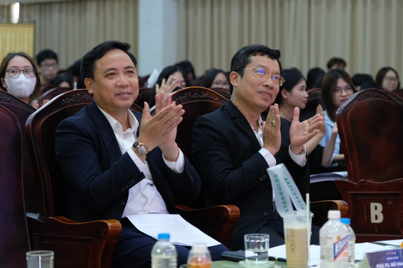 Sinh viên KHXH&NV "bắt nhịp" kỷ nguyên số tại Hùng biện AT 4.0 2 Anh 3