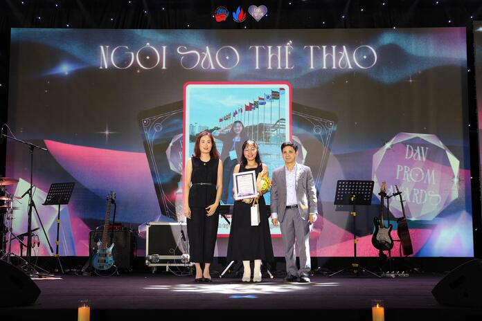 Dấu Ấn Khó Phai Từ DAV Prom 2025: CHAVÉRA – Khép Lại Hành Trình Thanh Xuân Rực Rỡ 6 LOGK2903