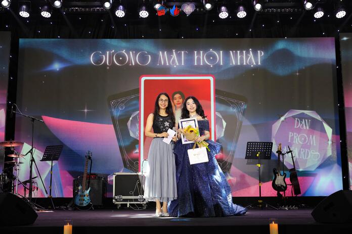 Dấu Ấn Khó Phai Từ DAV Prom 2025: CHAVÉRA – Khép Lại Hành Trình Thanh Xuân Rực Rỡ 5 LOGK2914