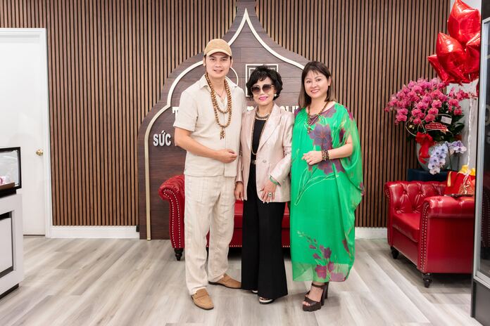 Trầm Hương Nguyễn Khai Trương Tưng Bừng Địa Điểm Mới, Nâng Tầm Trải Nghiệm Tại Little Saigon 3 Nghe Si Uu Tu Kim Tieu Long Danh Ca Thanh Tuyen Tram Huong Nguyen