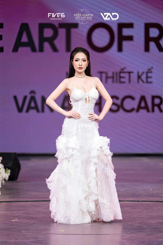 doanh doanh miss earth vn 10