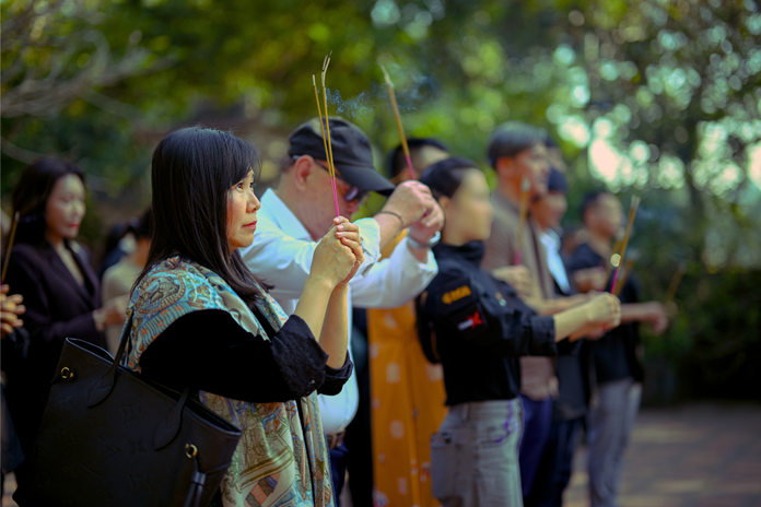 Doan lam phim Ho Linh Trang Si Bi An Mo Vua Dinh den dang huong tai Ninh Binh
