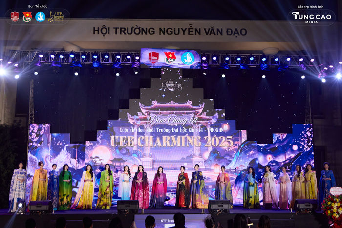 Cac thi sinh Top 18 thuot tha cung ta ao dai