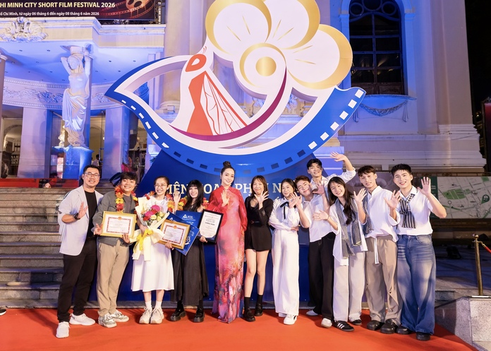 HCMC Short Form Film Lab 2026: Chắp cánh cho những giấc mơ điện ảnh trẻ 3 Cac doi du thi SFFL 2026 cung BGK va cac Mentor tai buoi le trao giai LHP ngan TP. HCM lan 2